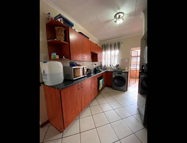 2 BEDROOM APARTMENT FOR SALE IN VORNA VALLEY